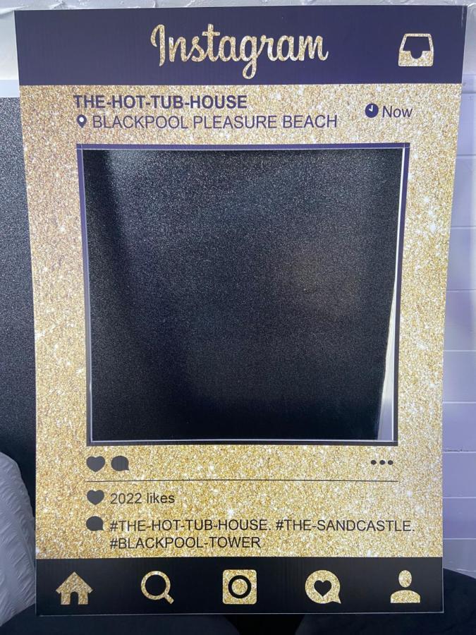 New…The Hottub House Blackpool Pleasure Beach Exterior photo